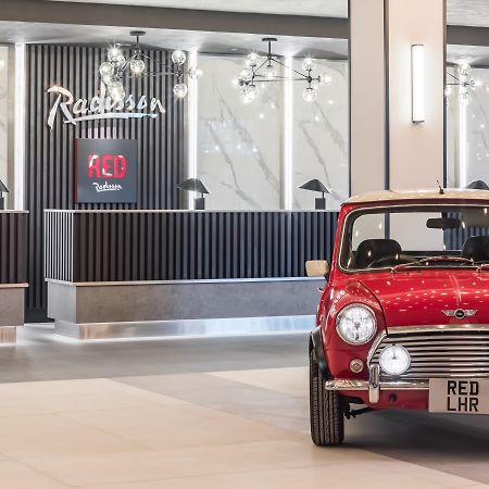Hotel Radisson Red London Heathrow Harmondsworth Esterno foto Reception of the hotel