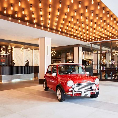 Hotel Radisson Red London Heathrow Harmondsworth Esterno foto Radisson Red