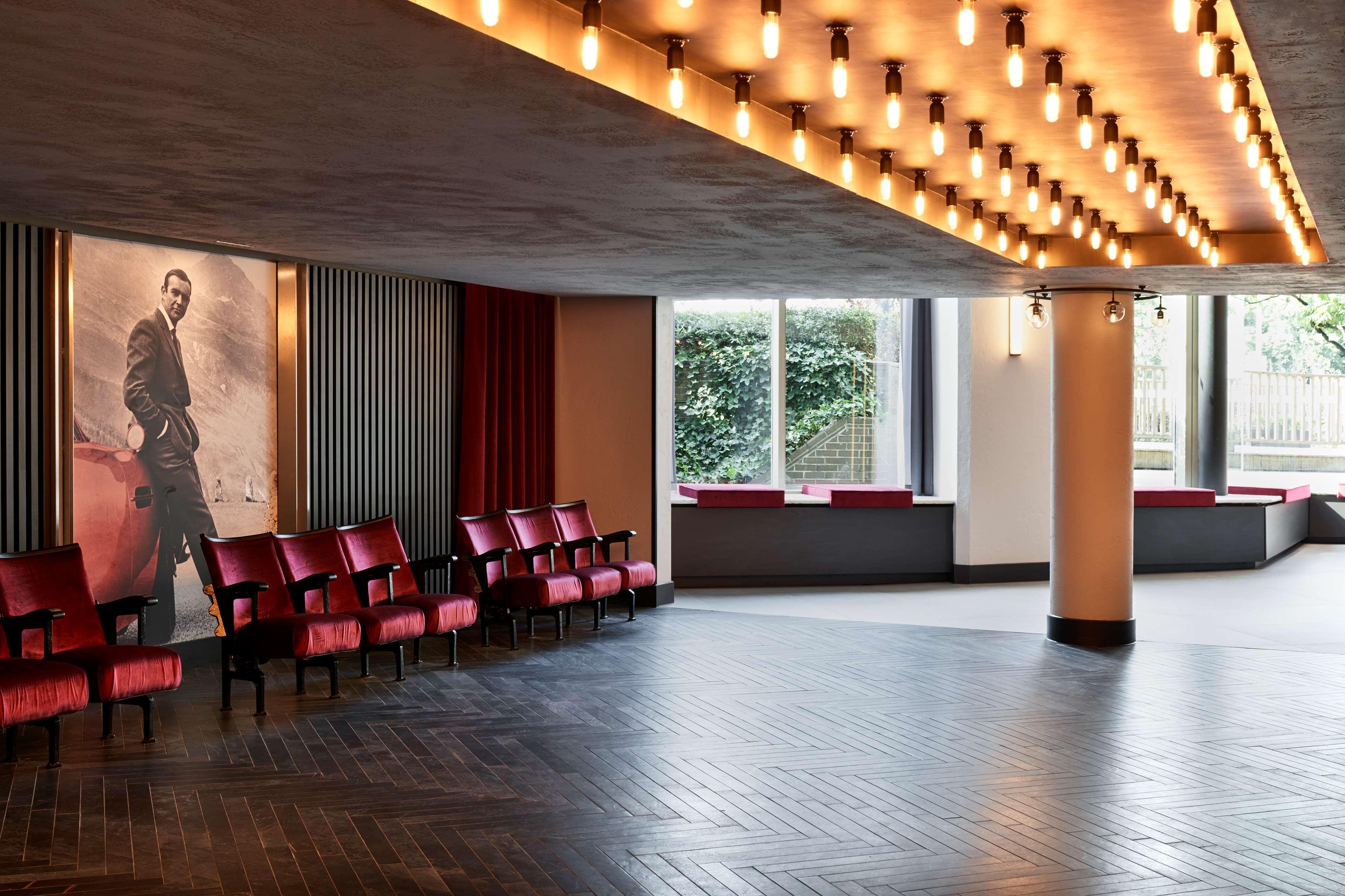 Hotel Radisson Red London Heathrow Harmondsworth Esterno foto The interior of the new building