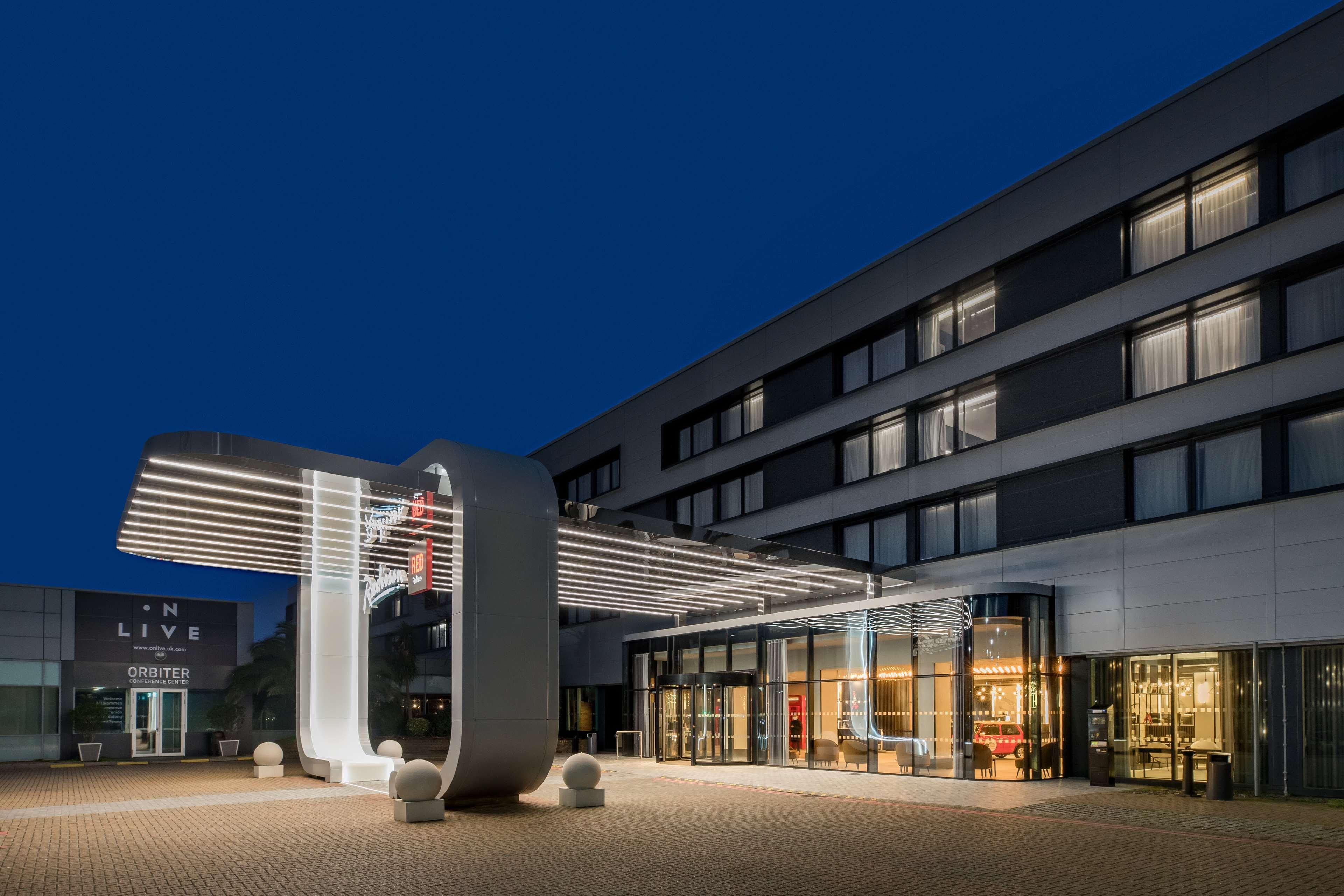 Hotel Radisson Red London Heathrow Harmondsworth Esterno foto The hotel in 2019