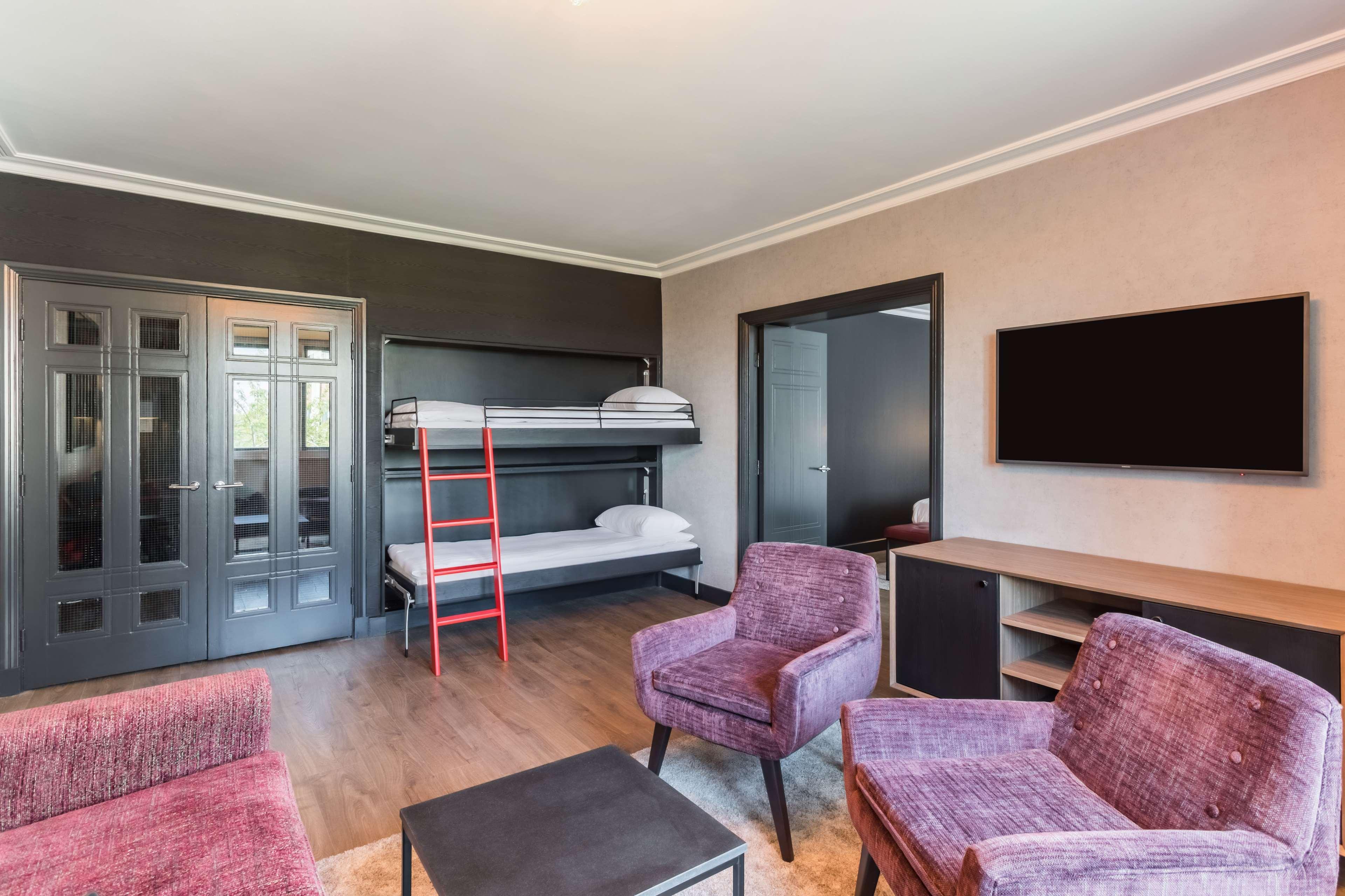 Hotel Radisson Red London Heathrow Harmondsworth Esterno foto Room interior