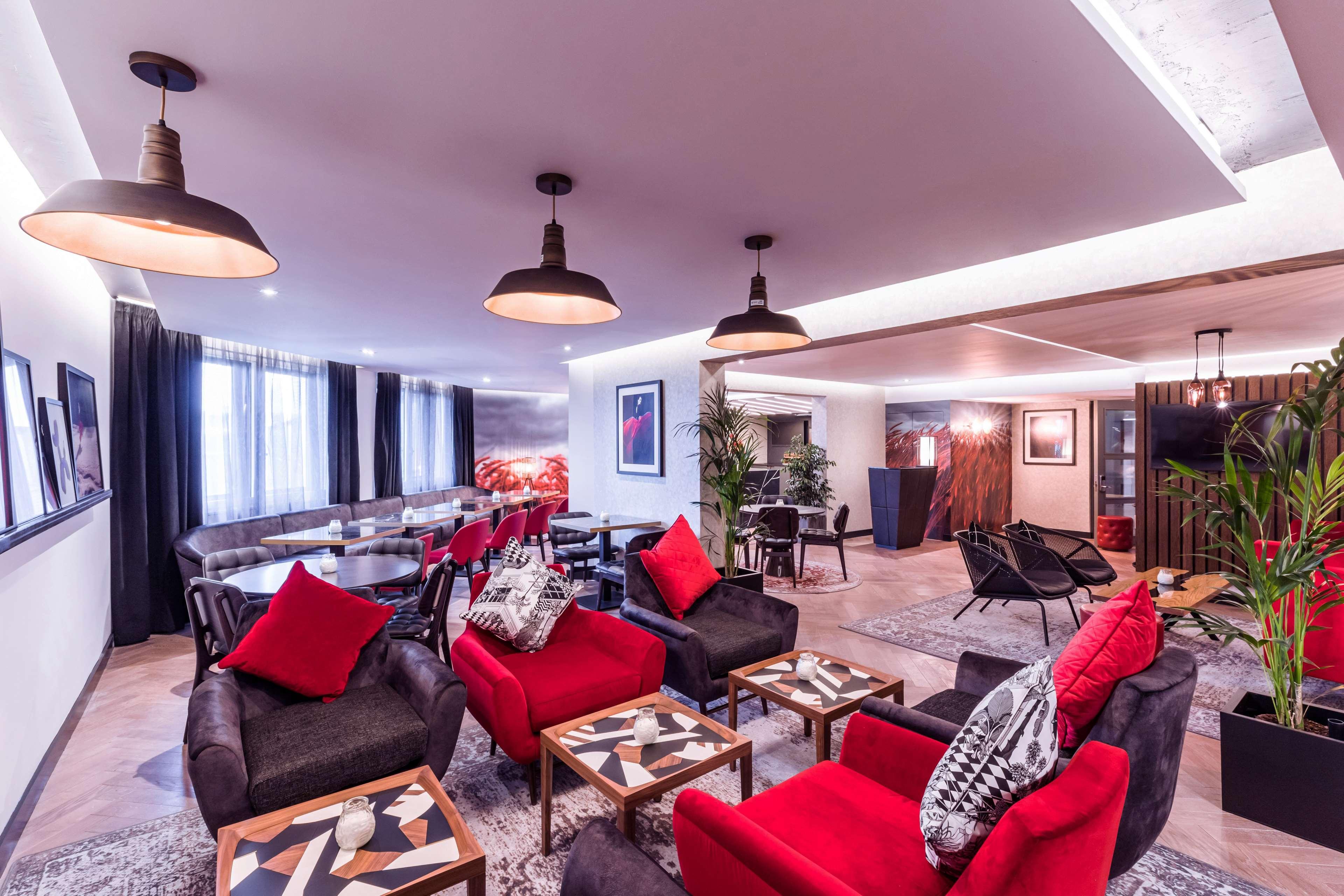 Hotel Radisson Red London Heathrow Harmondsworth Esterno foto Interior of the hotel
