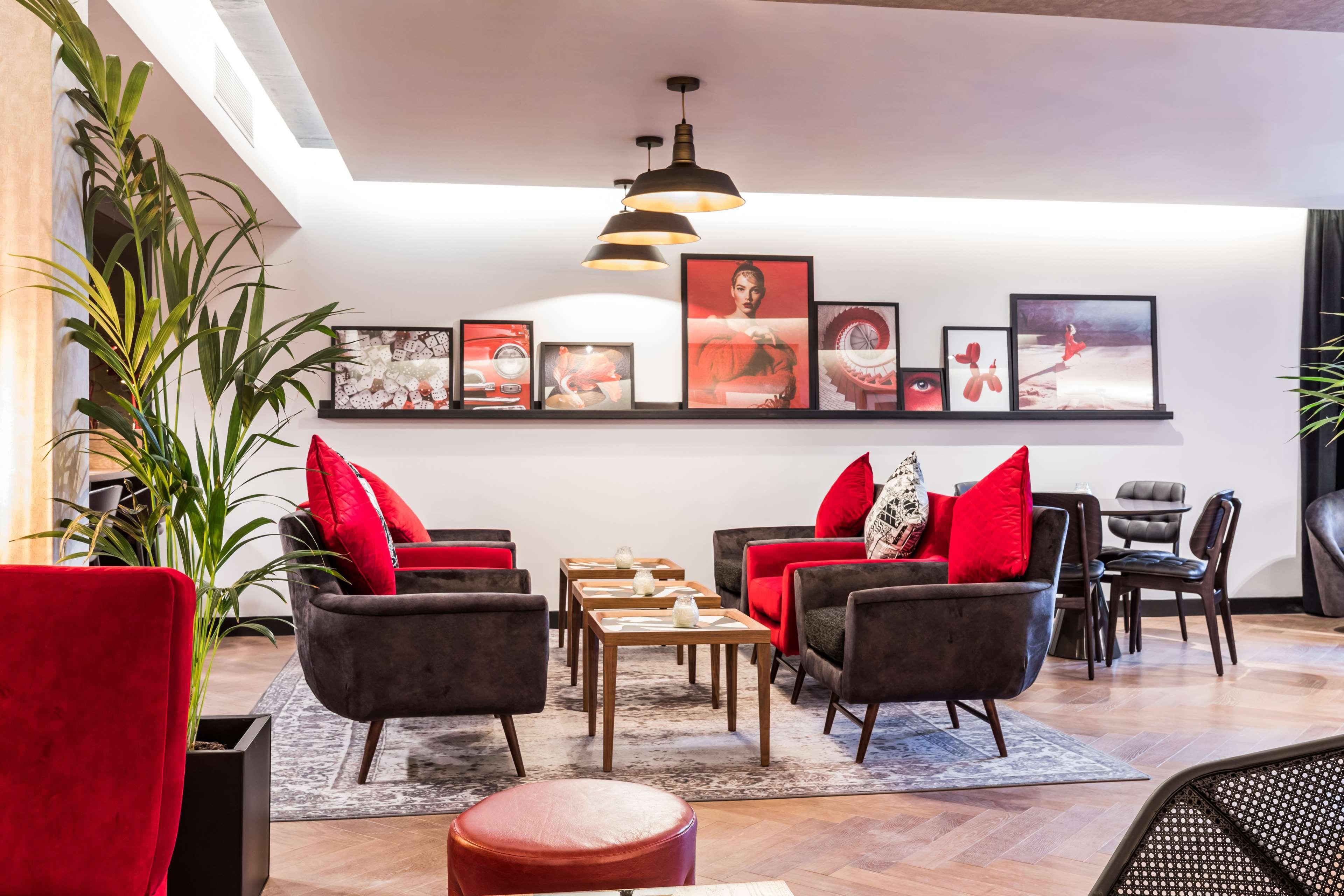 Hotel Radisson Red London Heathrow Harmondsworth Esterno foto Interior of the hotel