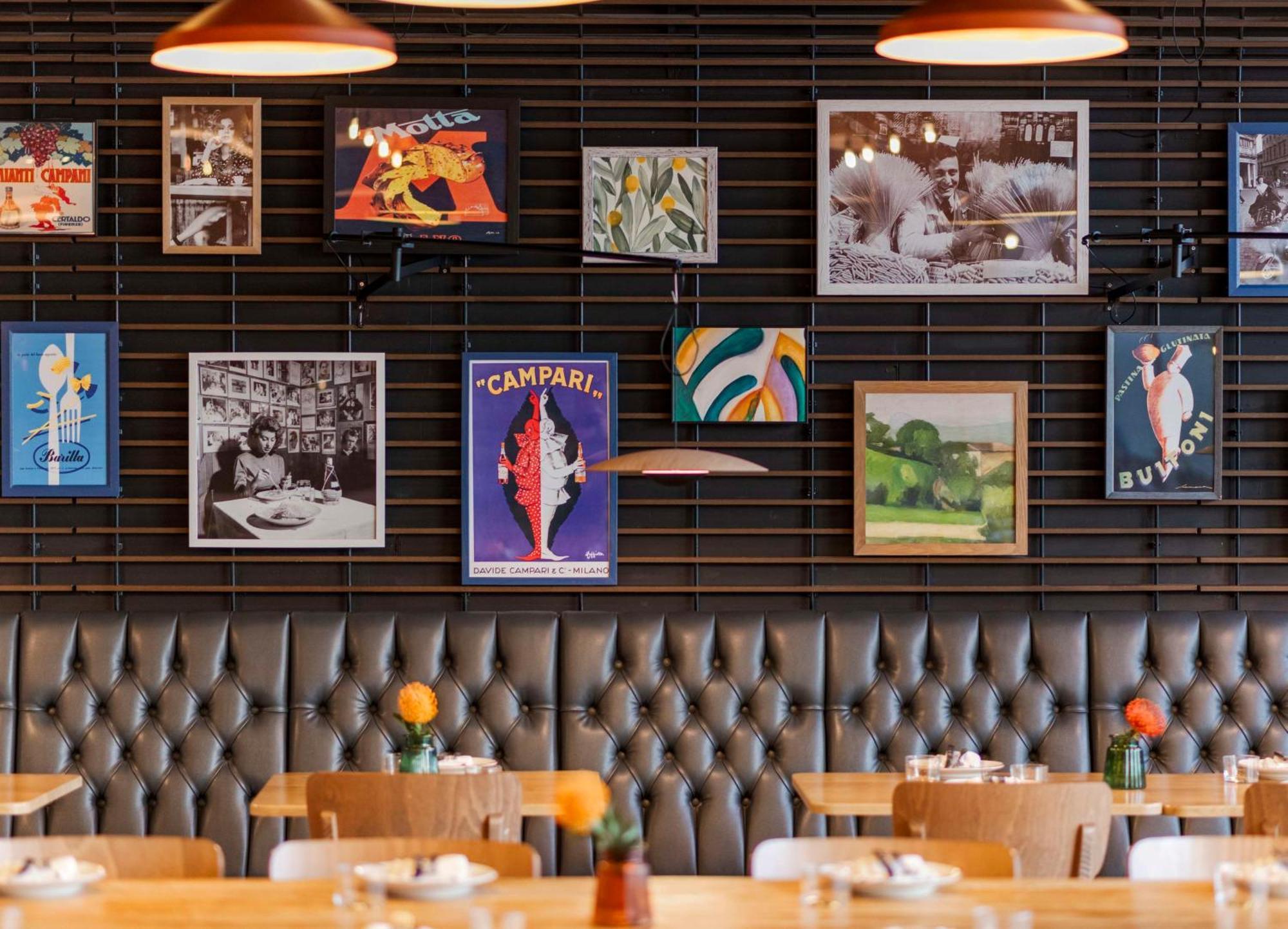 Hotel Radisson Red London Heathrow Harmondsworth Esterno foto "Campari"