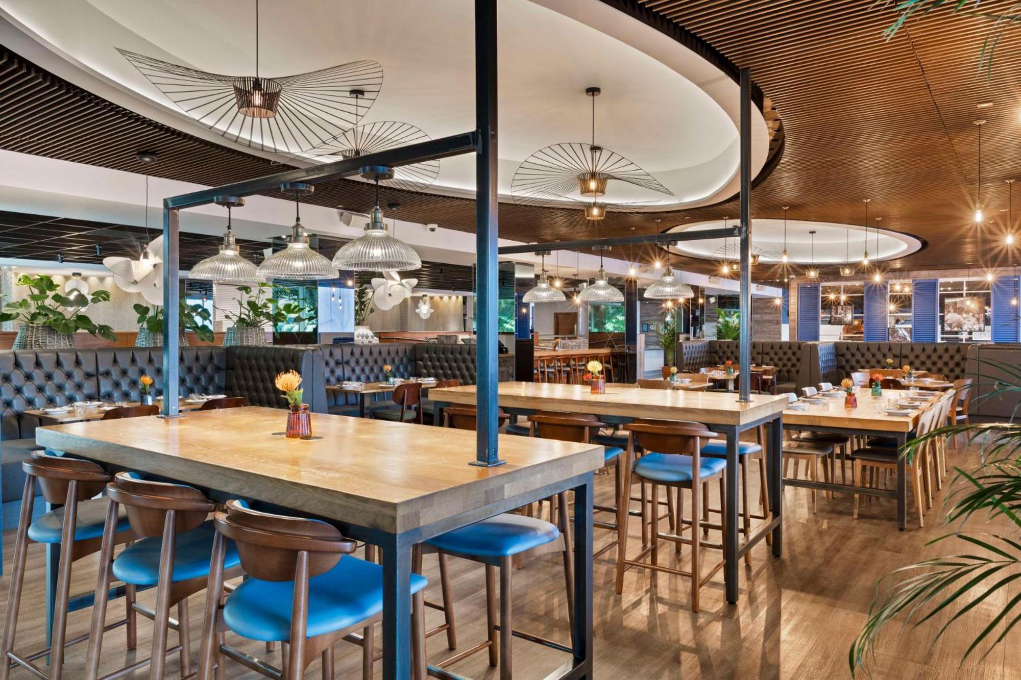 Hotel Radisson Red London Heathrow Harmondsworth Esterno foto Interior of the restaurant
