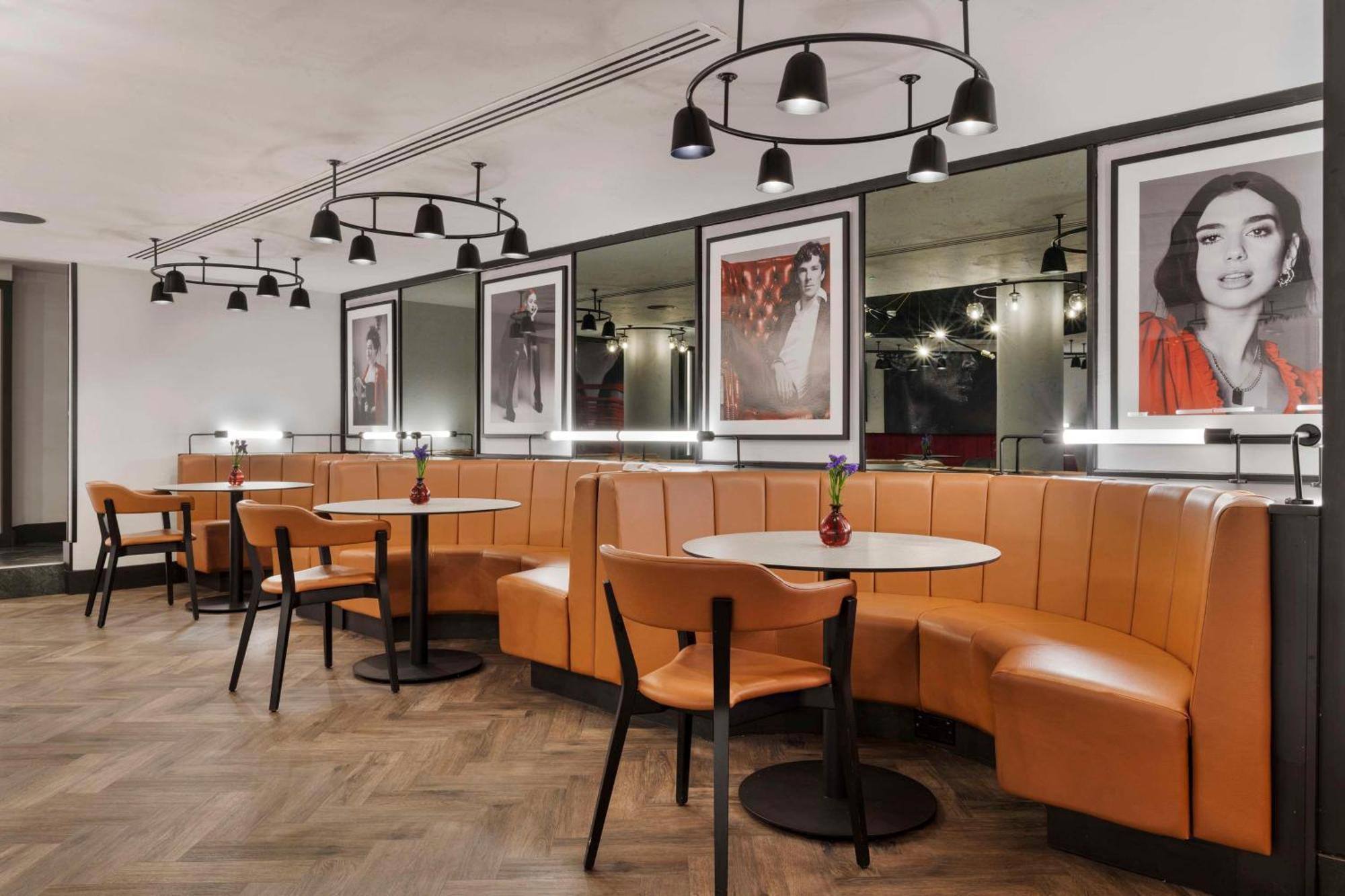 Hotel Radisson Red London Heathrow Harmondsworth Esterno foto Interior of the hotel