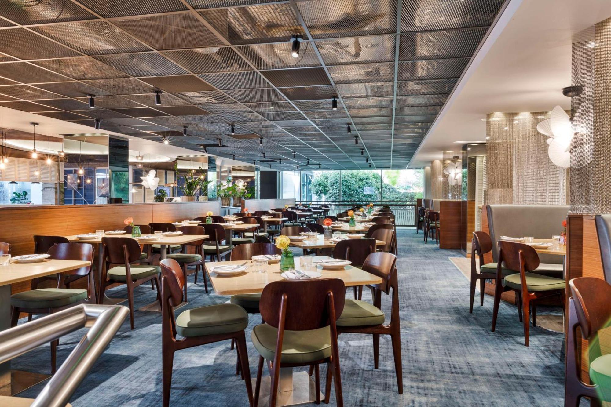 Hotel Radisson Red London Heathrow Harmondsworth Esterno foto Interior of the restaurant