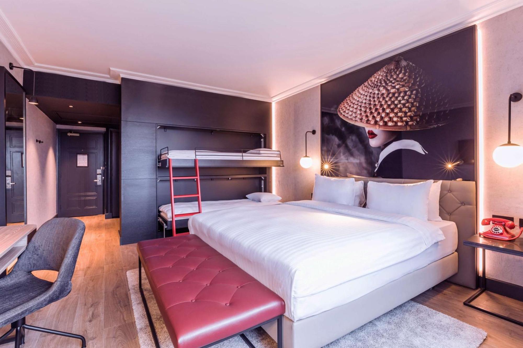 Hotel Radisson Red London Heathrow Harmondsworth Esterno foto Room at the hotel