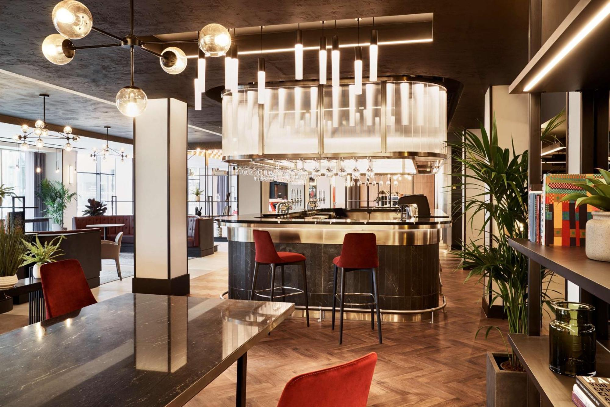 Hotel Radisson Red London Heathrow Harmondsworth Esterno foto Interior of the hotel