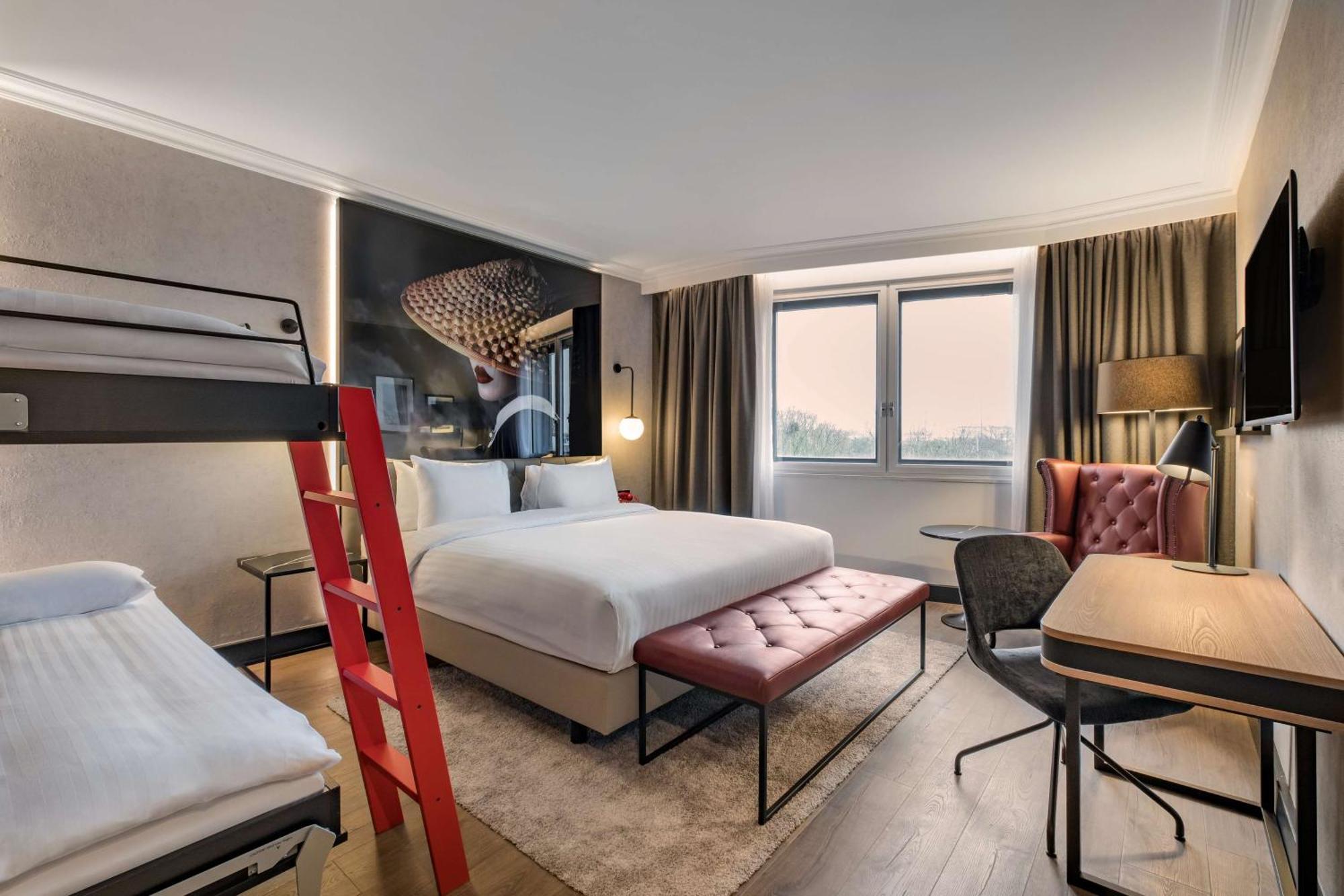 Hotel Radisson Red London Heathrow Harmondsworth Esterno foto Room at the hotel