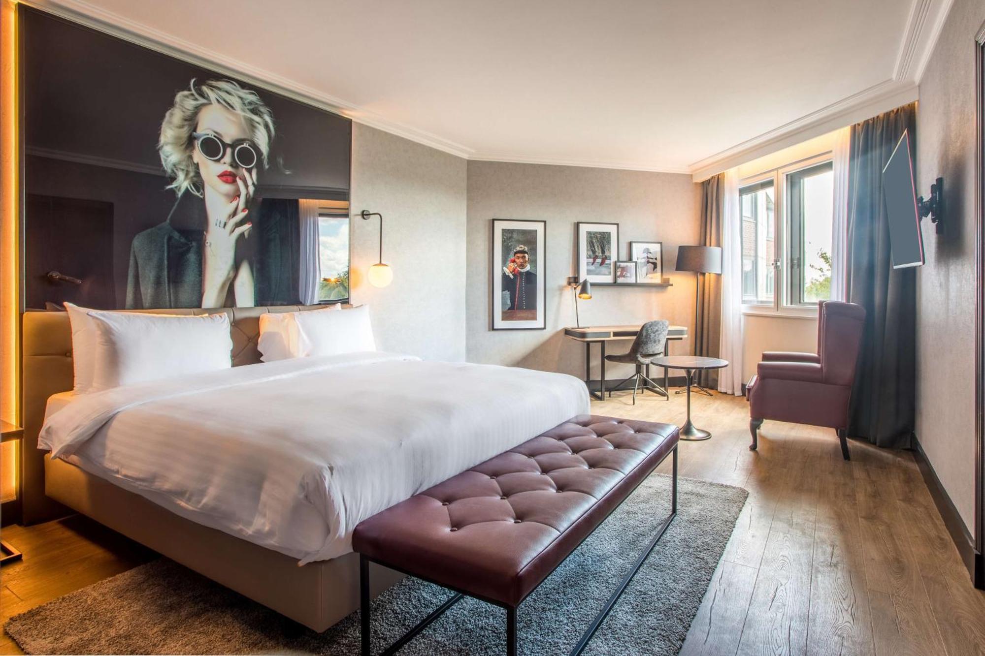 Hotel Radisson Red London Heathrow Harmondsworth Esterno foto