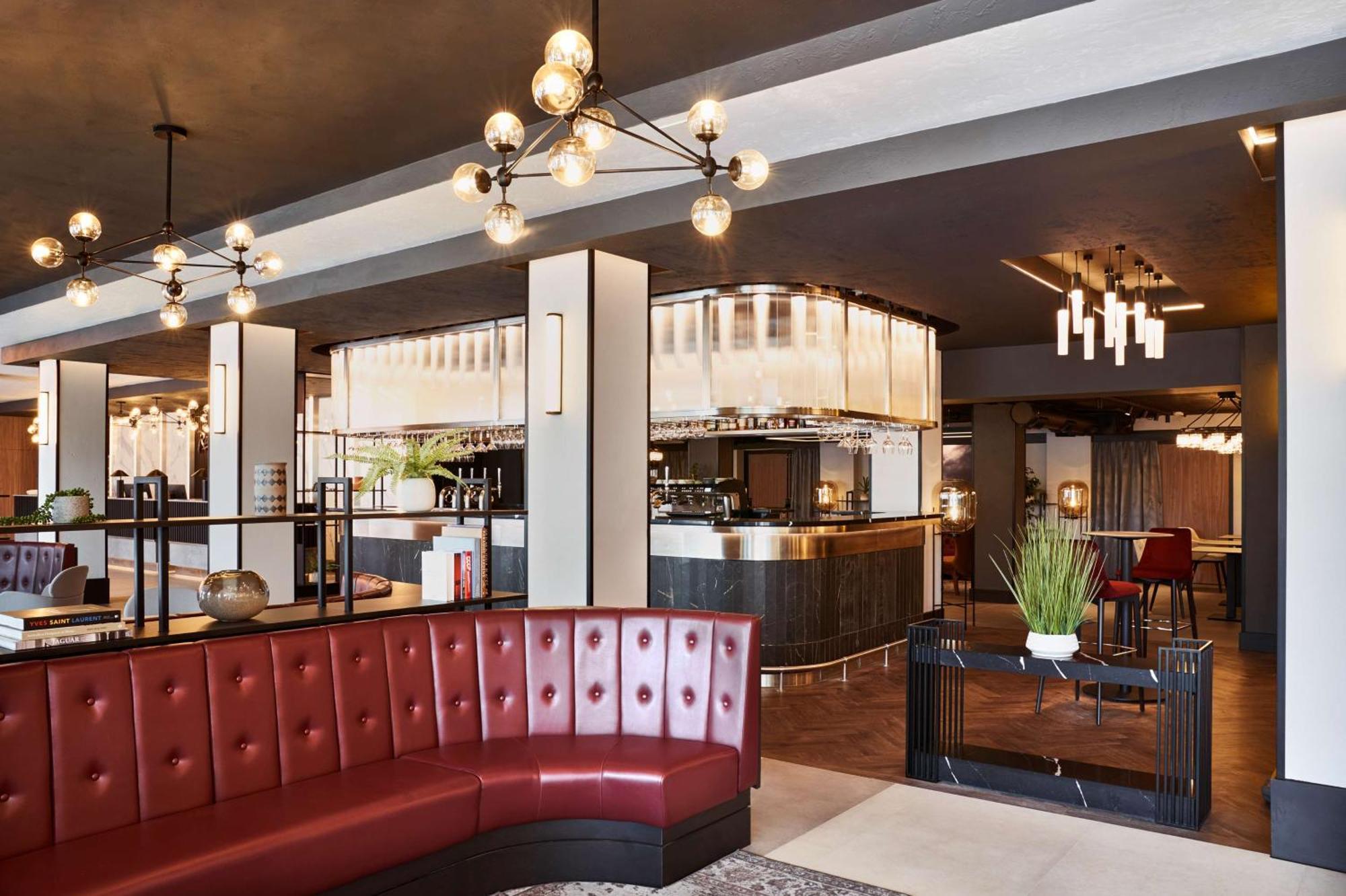 Hotel Radisson Red London Heathrow Harmondsworth Esterno foto Interior of the hotel