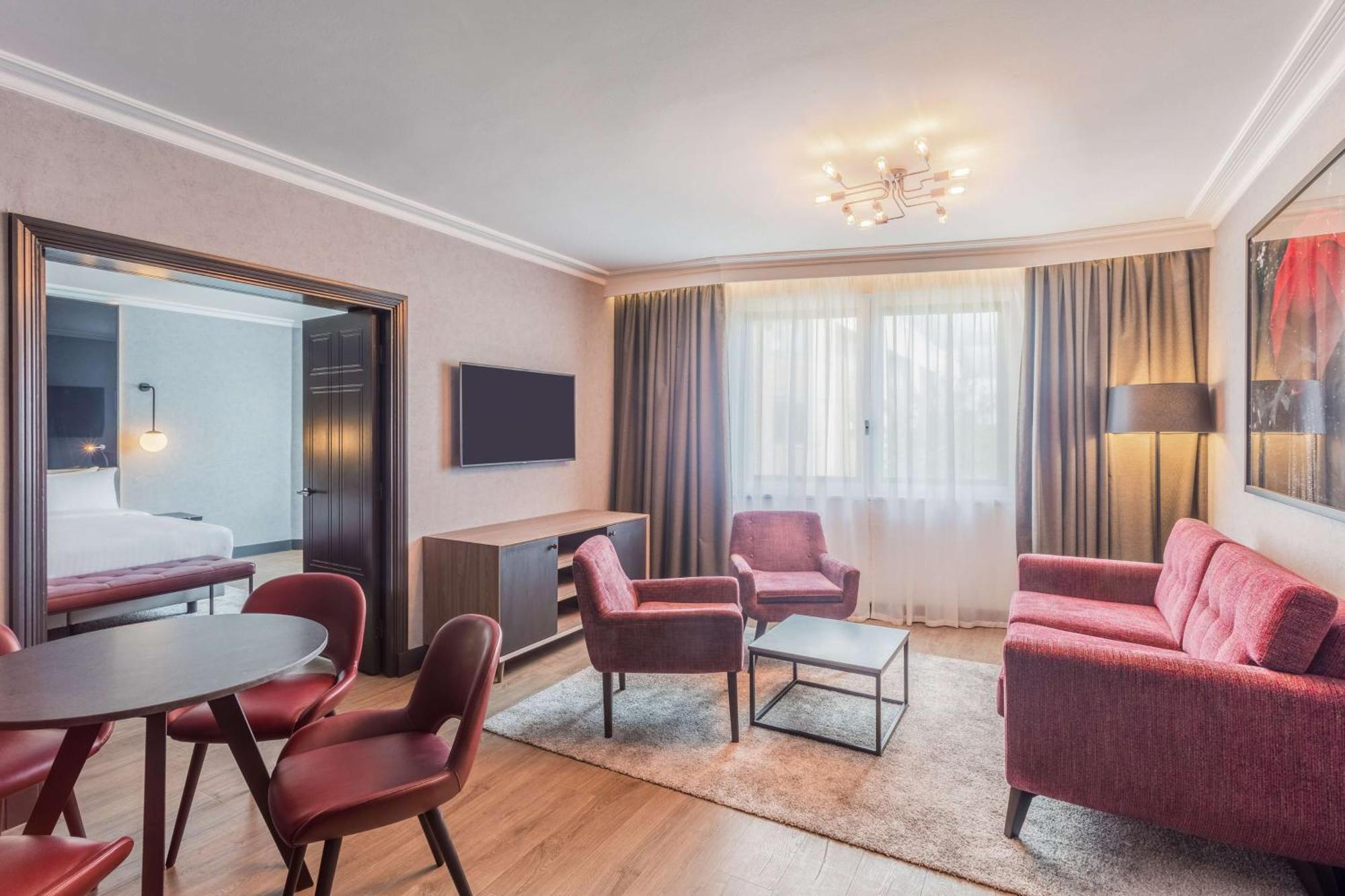 Hotel Radisson Red London Heathrow Harmondsworth Esterno foto