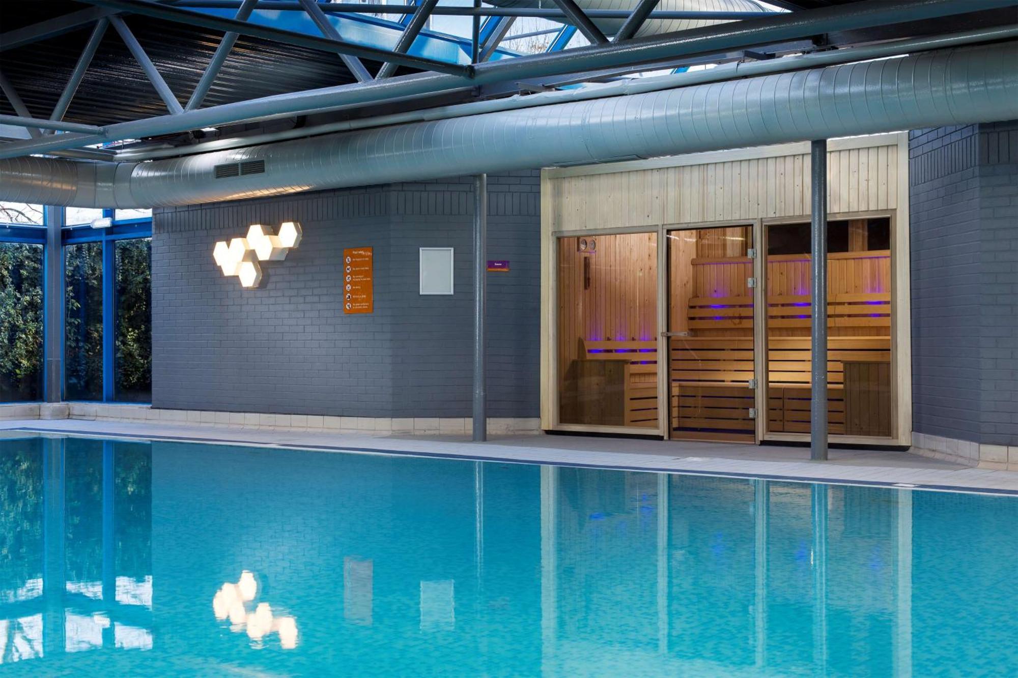 Hotel Radisson Red London Heathrow Harmondsworth Esterno foto Sauna