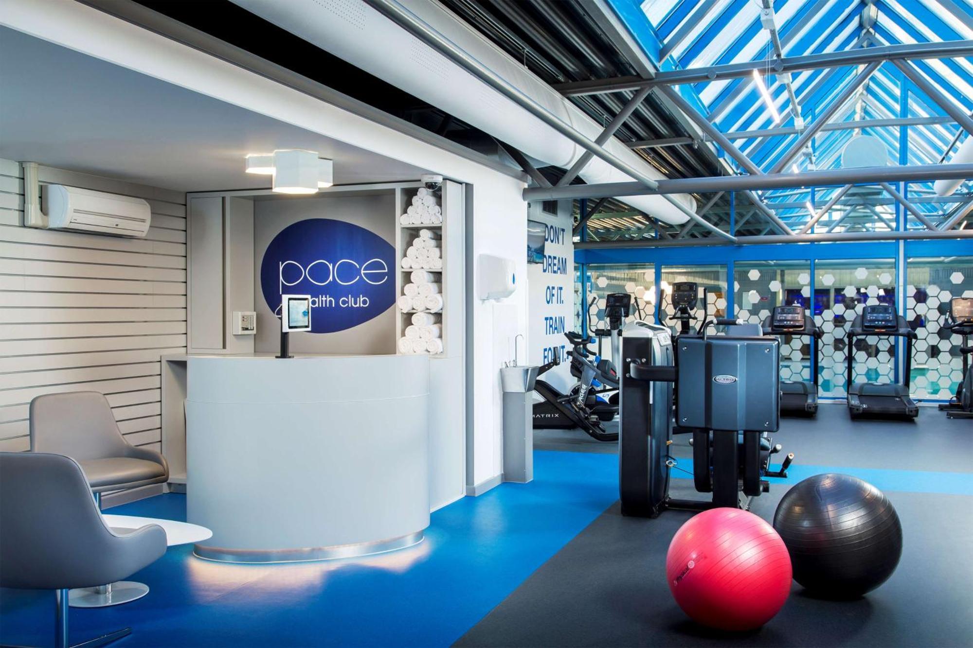 Hotel Radisson Red London Heathrow Harmondsworth Esterno foto Pace Fitness Club