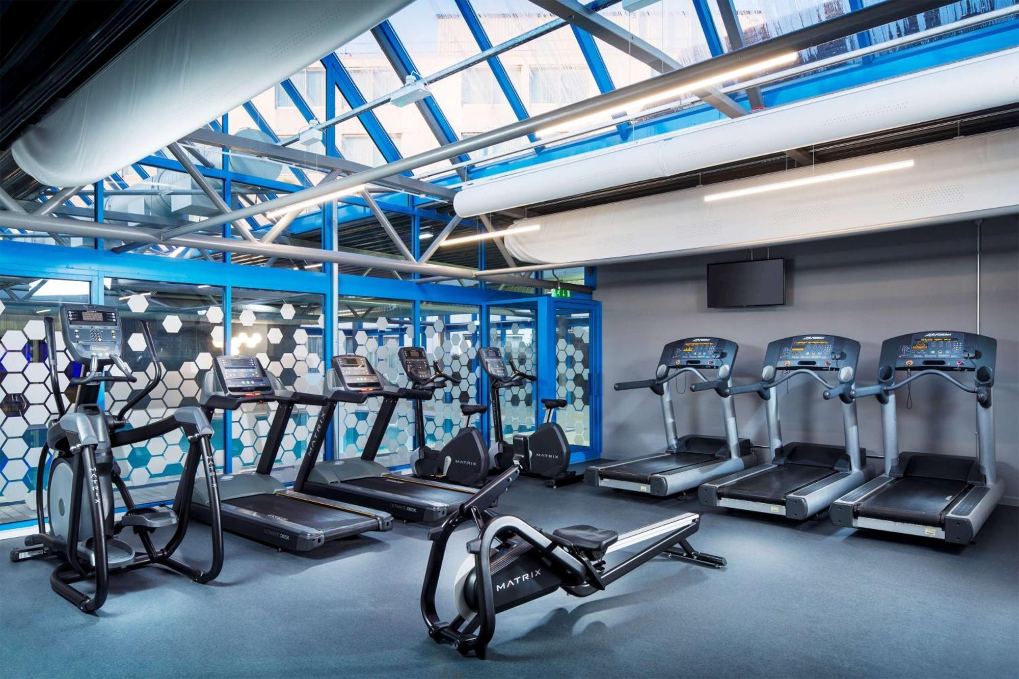 Hotel Radisson Red London Heathrow Harmondsworth Esterno foto Fitness room